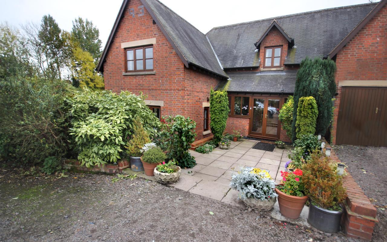 Castle Farmhouse Bed And Breakfast Glenfield 외부 사진
